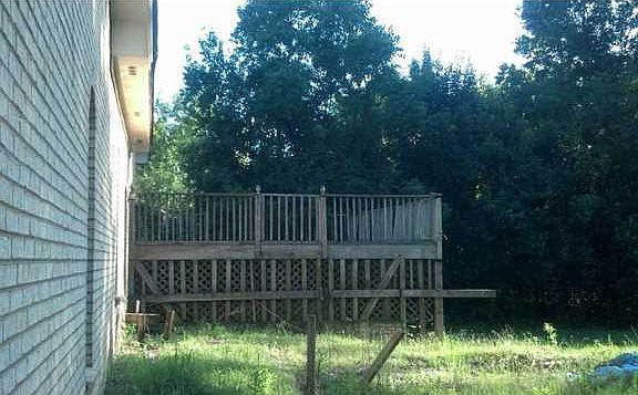 5th image of 28 Fairlane Dr