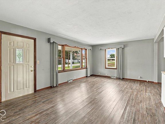 5th image of 606 E Water St