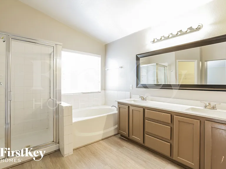 8227 Shallow River Ct — Photo 10
