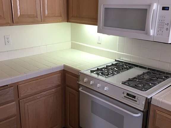 4th image of 3920 Crown Point Dr