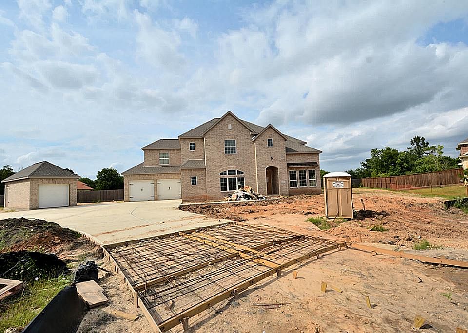1st image of 4002 Moray Dr