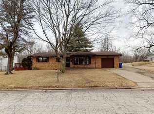 18 Barclay Ct, Decatur, IL 62526