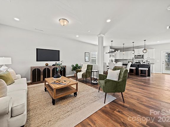 2nd image of 119 Fern Ln