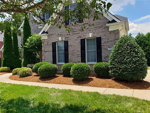3rd image of 5929 Legacy Cres