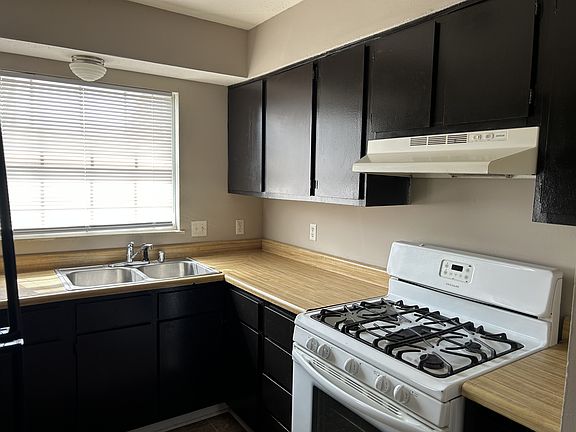 3rd image of 3213 Cave Springs Ave #D