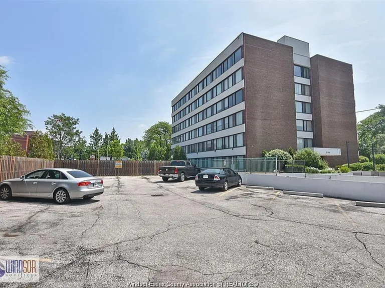 2144 Pelissier St #601 — Photo 5