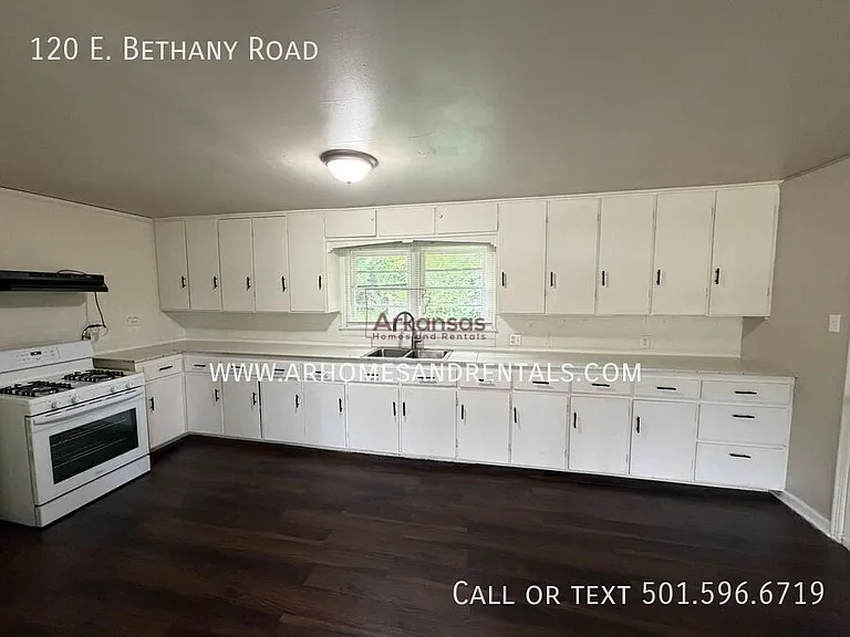 120 E Bethany Rd — Photo 4