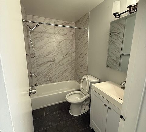 5th image of 18 Fitzgerald Dr