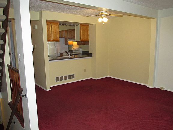 Dining area adjacent to LRm