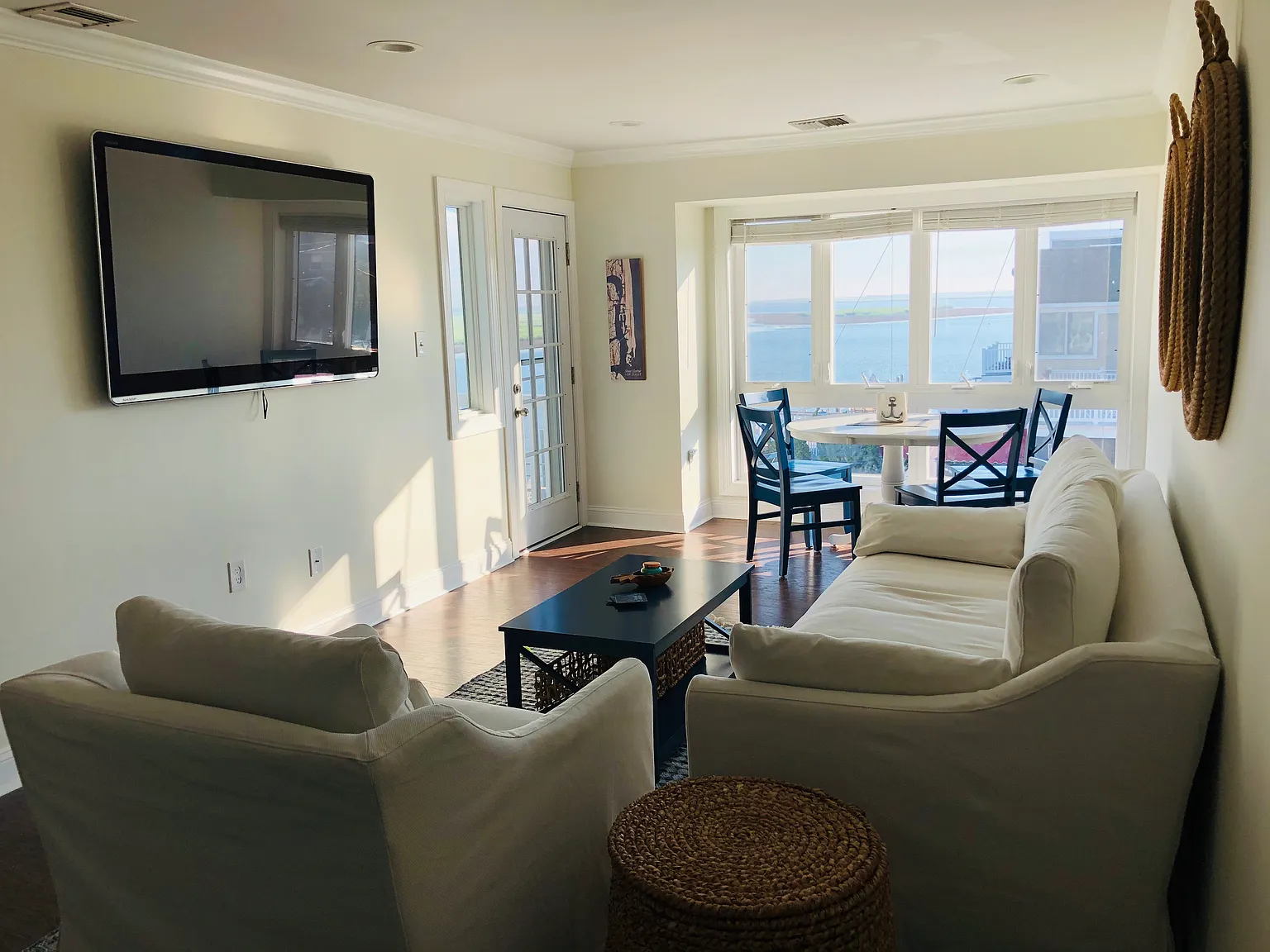 3 bed, 922 sqft, $1,950 — Photo 3