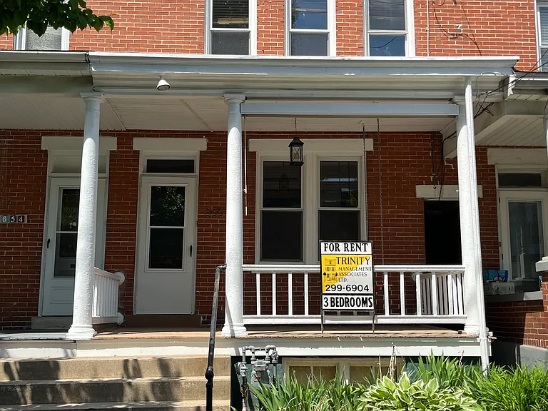 656 N Pine St — Photo 8