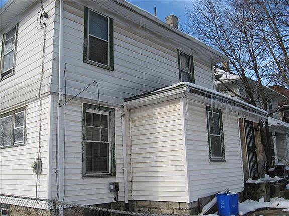 3rd image of 916 Bryn Mawr Dr