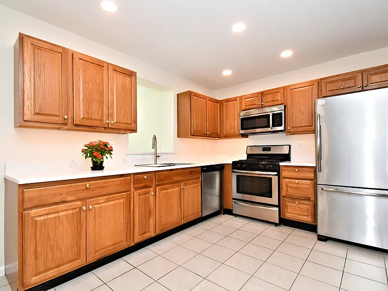 2489 Hillendale Dr — Photo 13