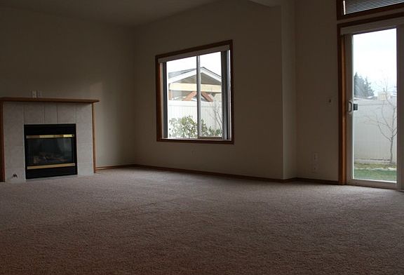 4th image of 418 17th St SE Unit 4A