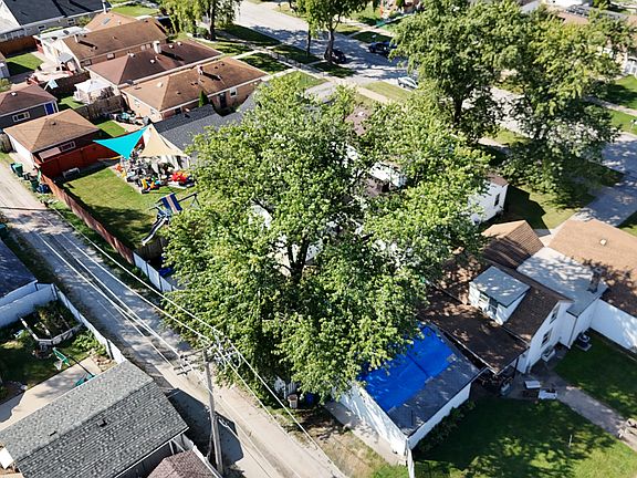 2nd image of 7819 Leclaire Ave