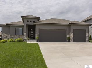 11716 S 110th Ave, Papillion, NE 68046