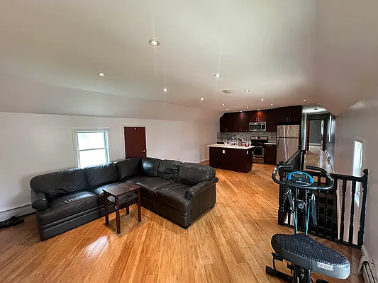 Rented by R New York | media 9