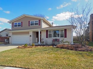 1617 E Crabtree Dr, Arlington Heights, IL 60004