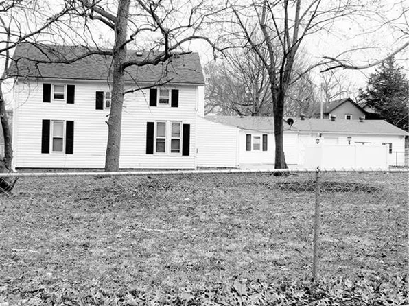 102 W 1st St, Wellsville, KS 66092