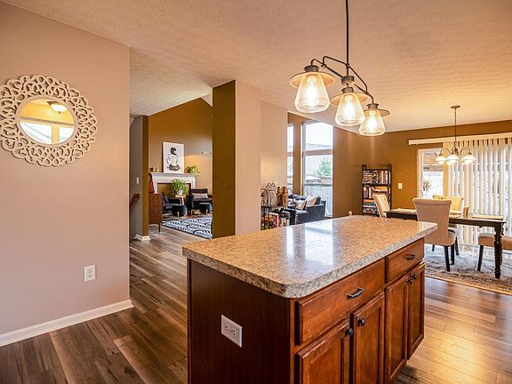 5th image of 2489 Charoe St