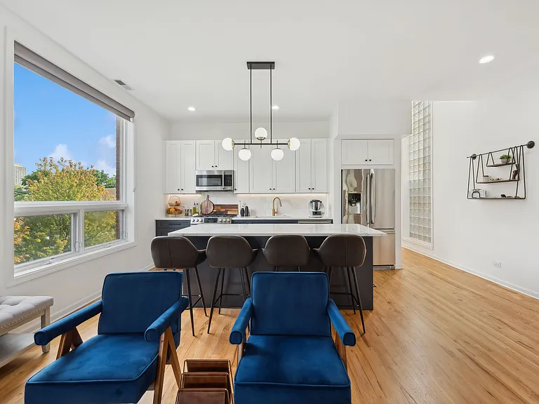 885 N Hermitage Ave #C — Photo 8