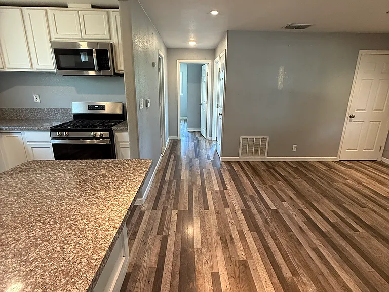 194 N Airport Way #196 — Photo 3