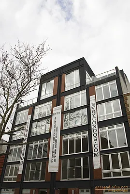 Sold by aptsandlofts.com | media 12