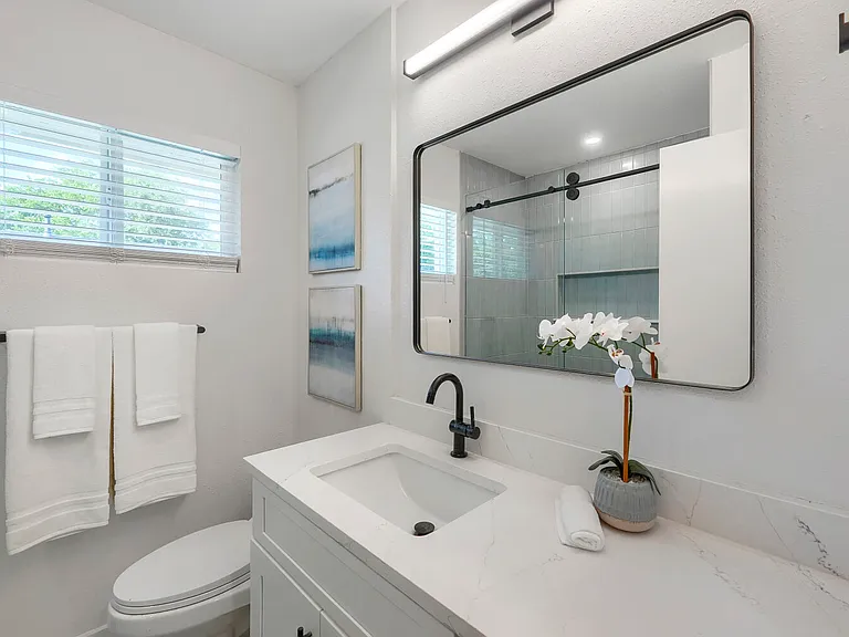 6504 Hickman Ave #A — Photo 14