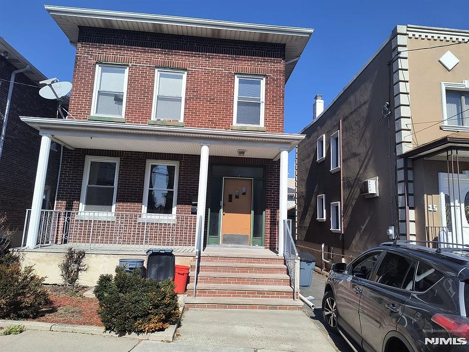 1st image of 17 Laird Pl