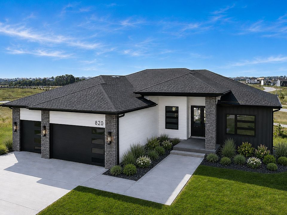 1st image of 468 NE Monarch Dr
