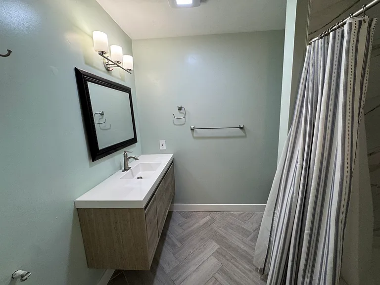 7000 Saranac St #9 — Photo 45