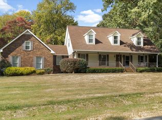 196 Hickory Hill Dr, Cottontown, TN 37048