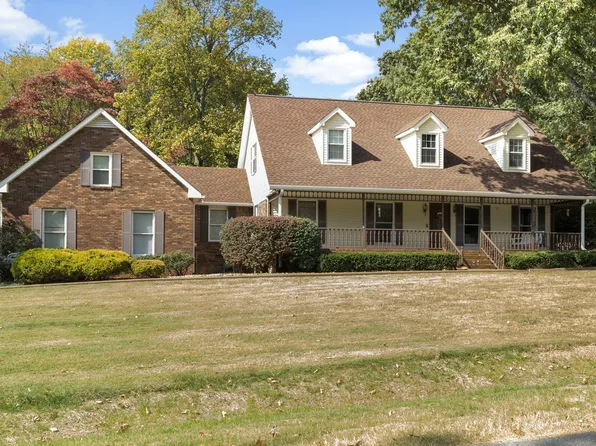 196 Hickory Hill Dr, Cottontown, TN 37048