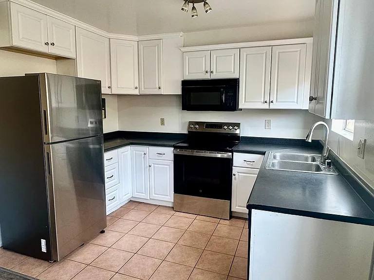 882 N Victor Ave #18 — Photo 7