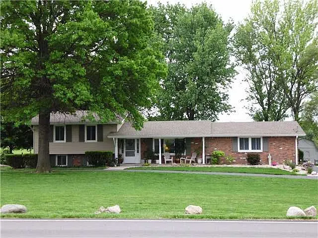 429 W Banta Rd photo 1