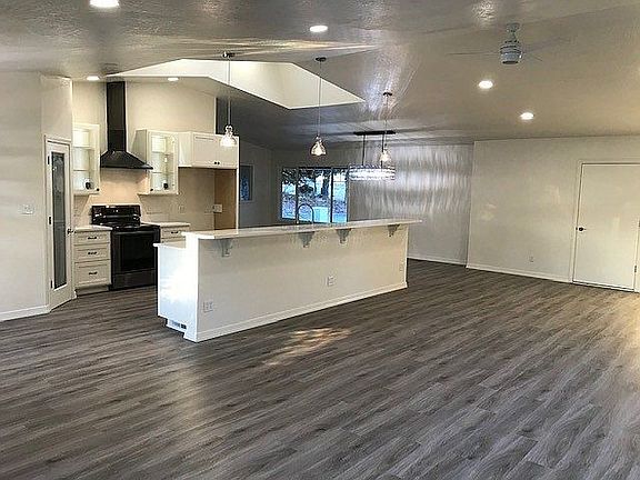 2nd image of 2115 Fairlane Dr