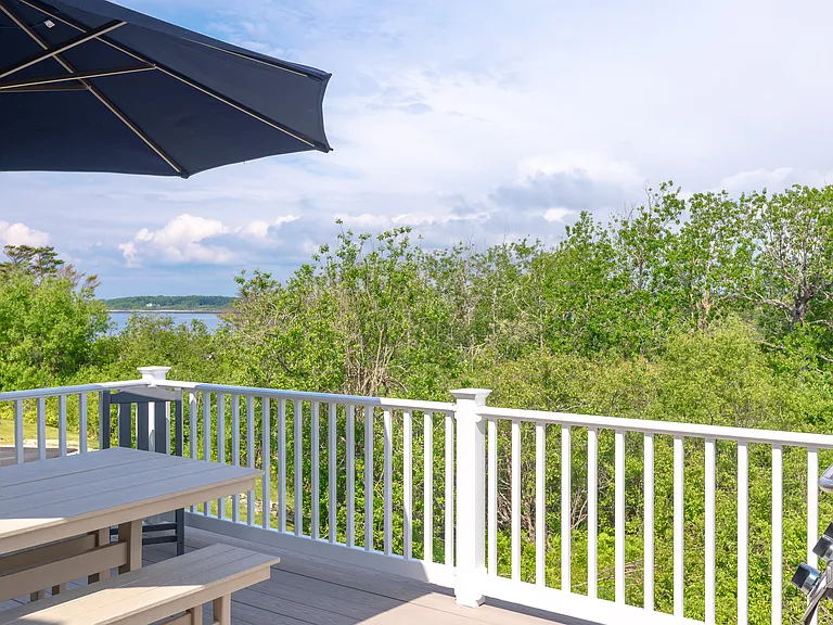 the grilling and dining deck overlooking the ocean and birds preservation area