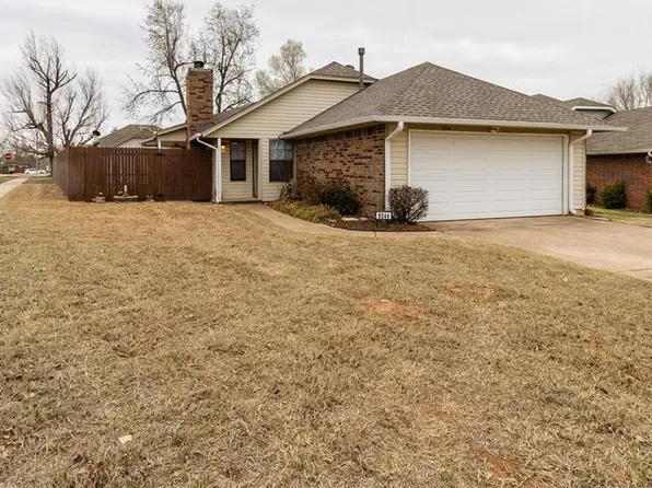 9244 Orange Dr, Midwest City, OK 73130