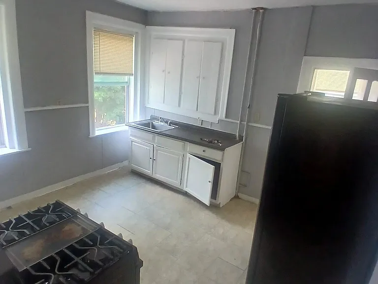 82 Elm St #5 — Photo 6