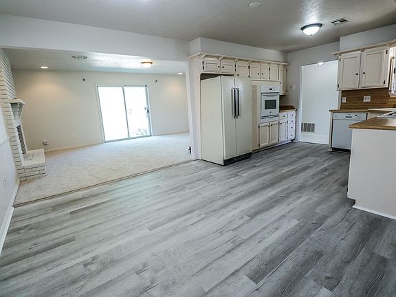 3rd image of 1121 Twilight Dr