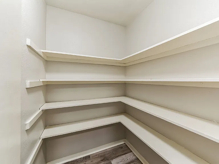 700 Meadowglen Dr — Photo 26