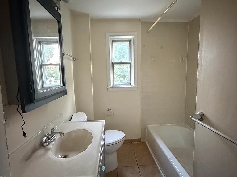 607 Berg Ave — Photo 6