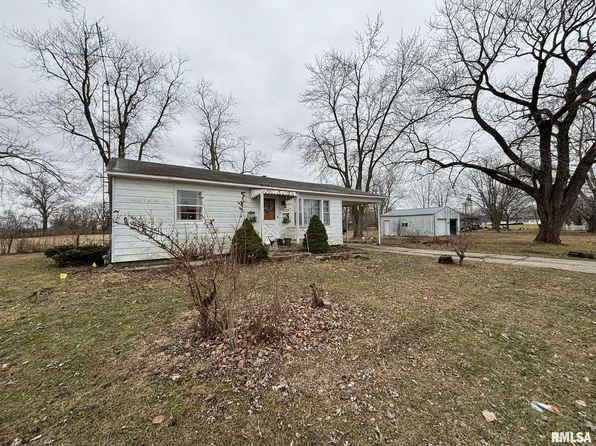 309 E Clinton Ave, Patoka, IL 62875