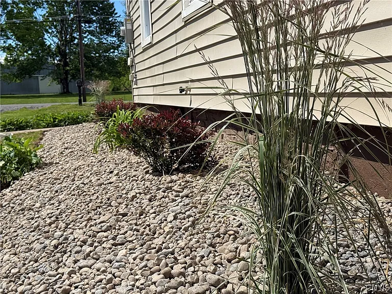 6637 Dix Rd — Photo 6