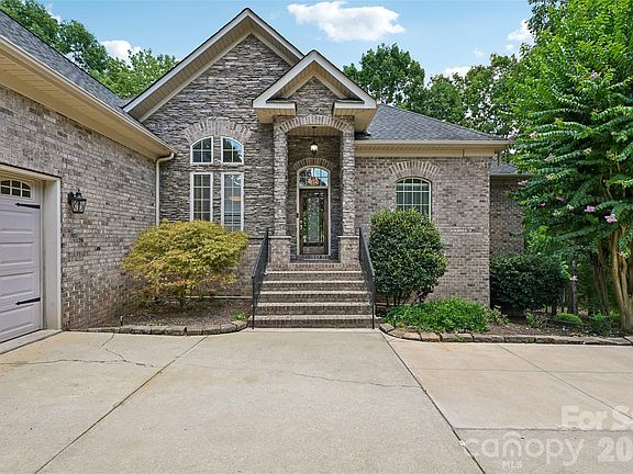 2nd image of 304 Catawba Crest Ln
