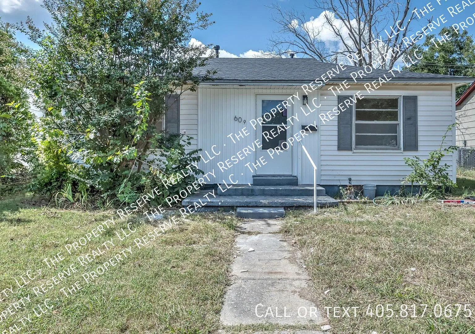 2 bed, 1.0 bath, 800 sqft, $900 — Photo 1