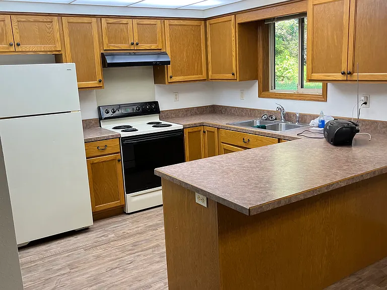 Kitchen & Breakfast counter