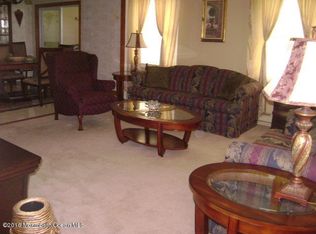 25 Plaza De Las Lobos UNIT F, Freehold, NJ 07728