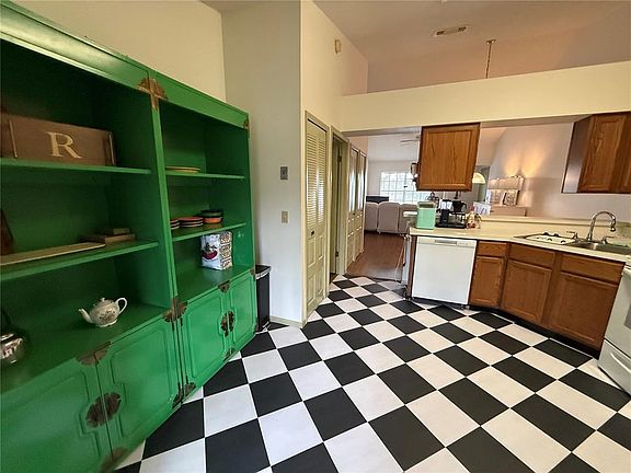 5th image of 108 RESERVE CIR #212