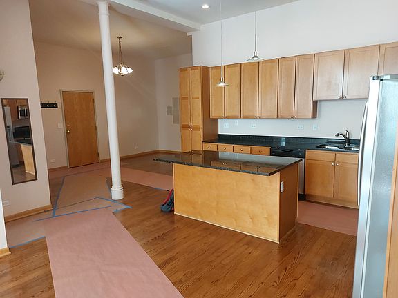 3rd image of 1242 N Milwaukee Ave #3b